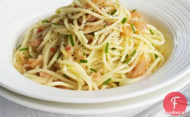 Spaghetti z łososia wędzonego z chilli i cytryną
