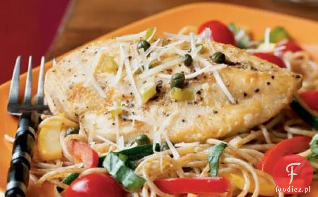 Piccata z kurczaka z letnim makaronem warzywnym