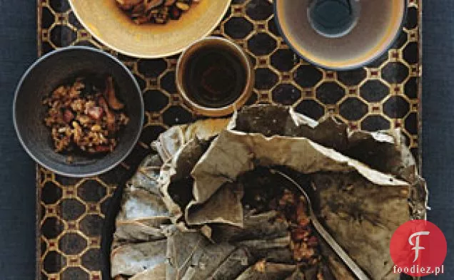 Wędzono-ostrygi lepki farsz ryżowy w liściu lotosu