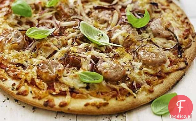 Pizza z kiełbasą i pomidorami