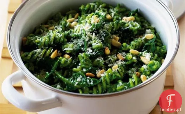 Fusilli z zielonym sosem szpinakowym