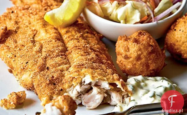 Smażony Sum z Hush Puppies i sosem tatarskim