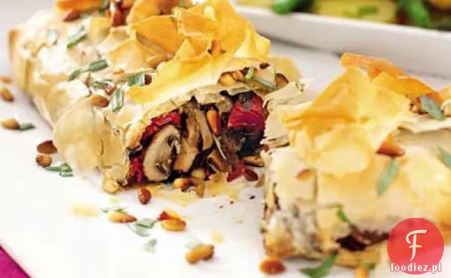 Strudle z pieczarkami i estragonem z sosem madeira