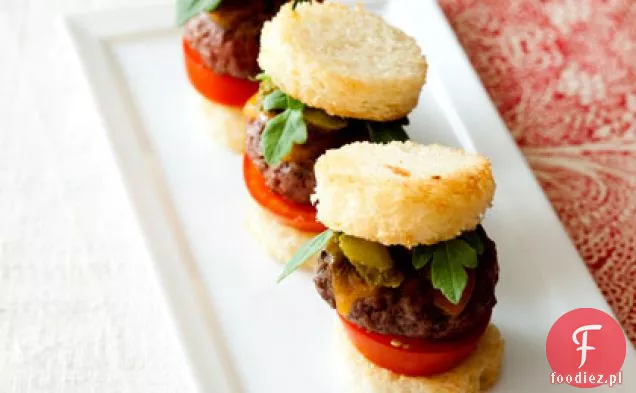 Mini cheeseburgery z dojrzałym cheddarem