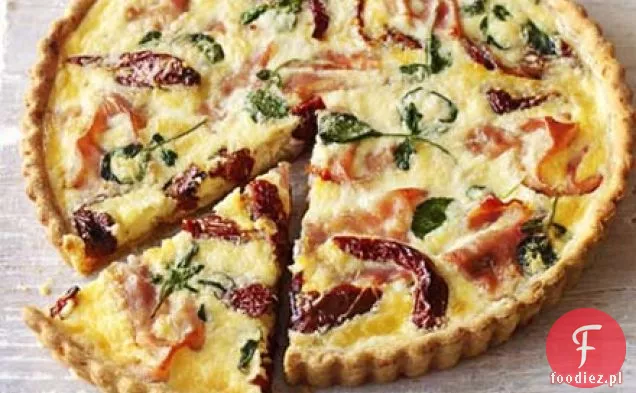 Tarta z szynką, pomidorem i rukolą