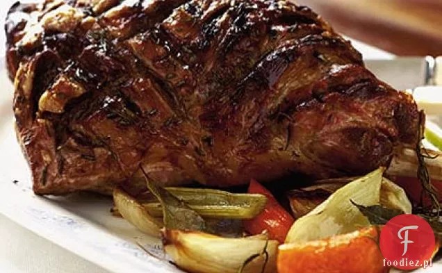 Pieczona jagnięcina wiosenna z różowym winem i pomarańczami