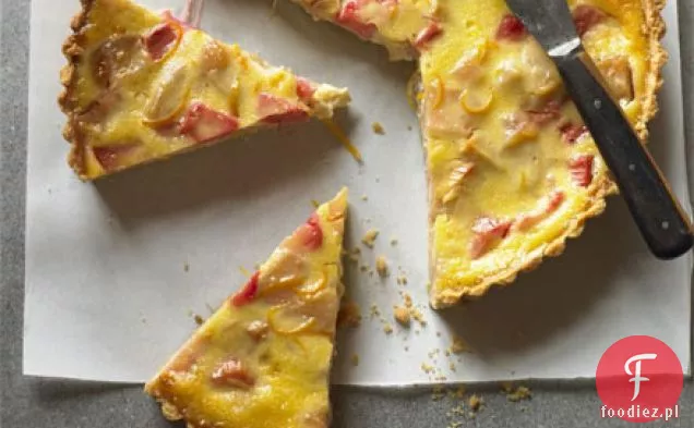 Tarta z jabłkami, rabarbarem i kremem