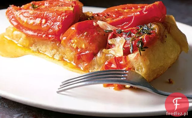 Tarta z pomidorami i karmelizowaną cebulą tatin