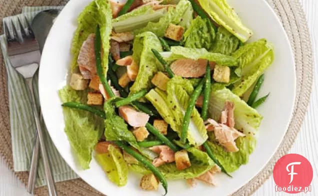 Sałatka z pstrągiem i musztardą wędzoną na gorąco