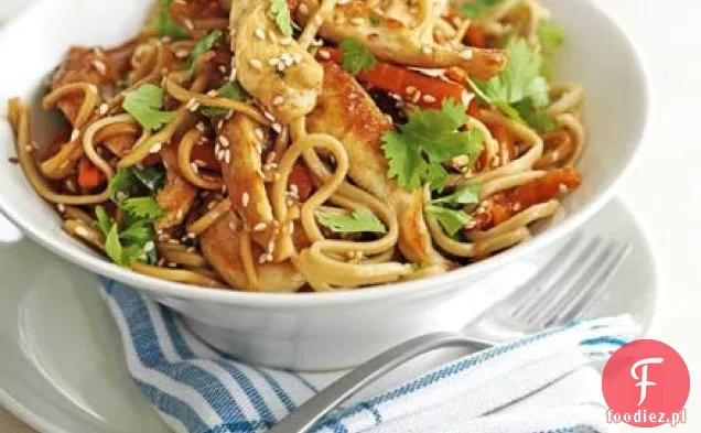 Sticky chicken stir-fry z sezamem