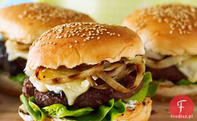 Burgery z wiśniami i Brie z rozmarynem i grillowaną cebulą