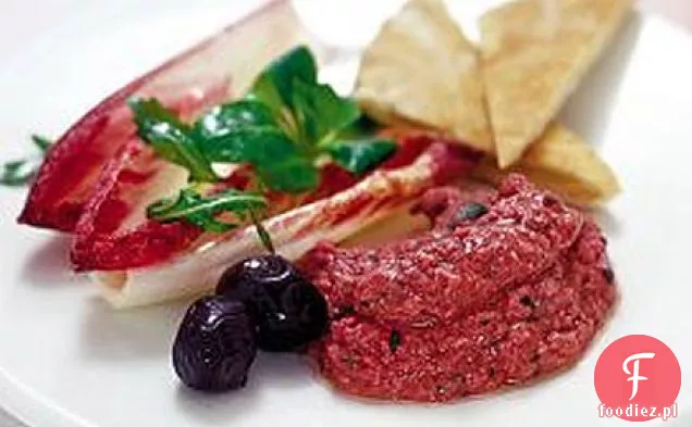 Hummus z buraków z chrupiącymi pittami