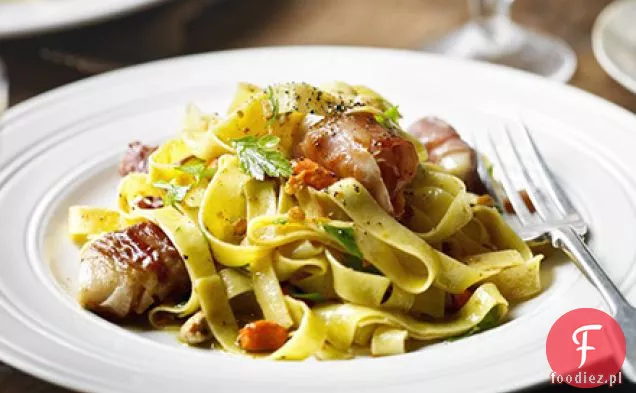Fettuccine with seared scallops & prosciutto