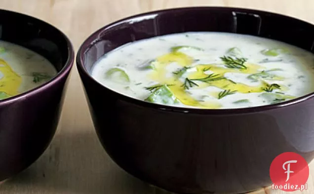 Schłodzona zupa z ogórka, awokado i jogurtu