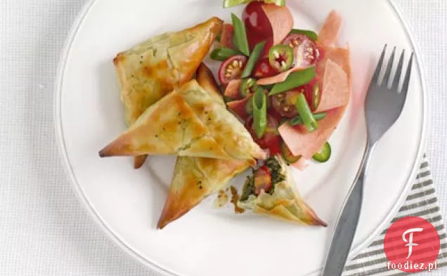 Szpinakowe samosy z sałatką indyjską