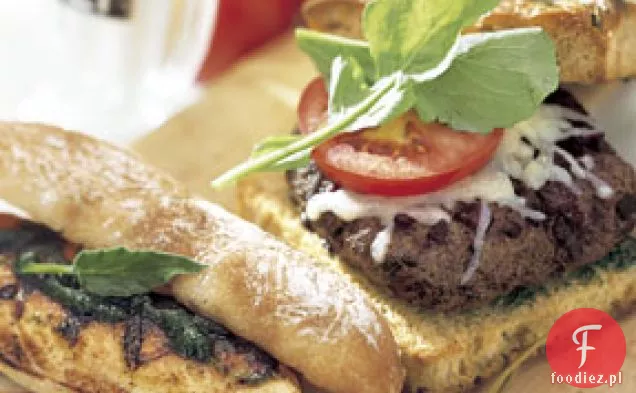 Grillowane kanapki z kurczakiem z pesto z szałwii i jabłkami