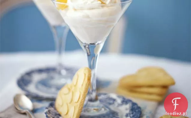 Citrus burst syllabub z migdałowymi ciasteczkami serca