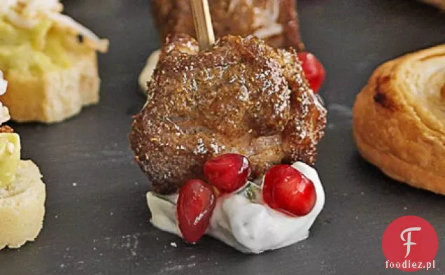 Szaszłyki jagnięce z granatem tzatziki