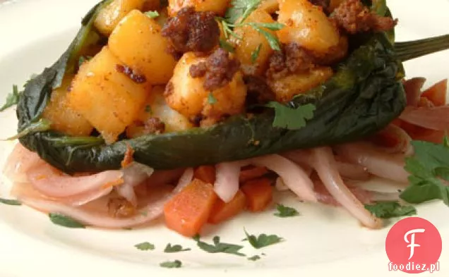 Chorizo Nadziewane Poblano Chiles ze słodko-kwaśnym Escabeche