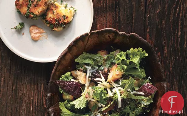 Surowa Sałatka z musztardy z grzankami Gruyère i anchois