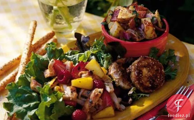 Sałatka z kurczakiem i owocami