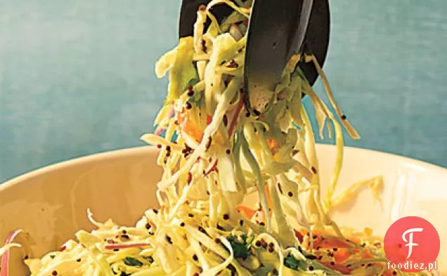Kapusta Slaw z pikantnym sosem z nasion gorczycy