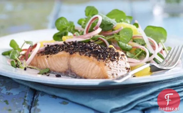 Łosoś lekko wędzony z sałatką pomarańczowo-rabarbarową