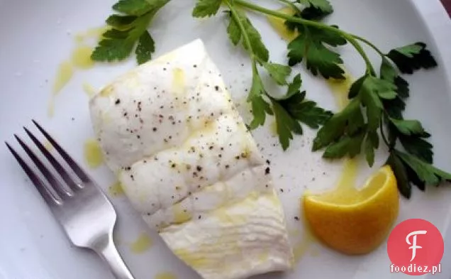 Gotowany Halibut Ze Słodkim Czosnkiem, Pietruszką I Cytryną