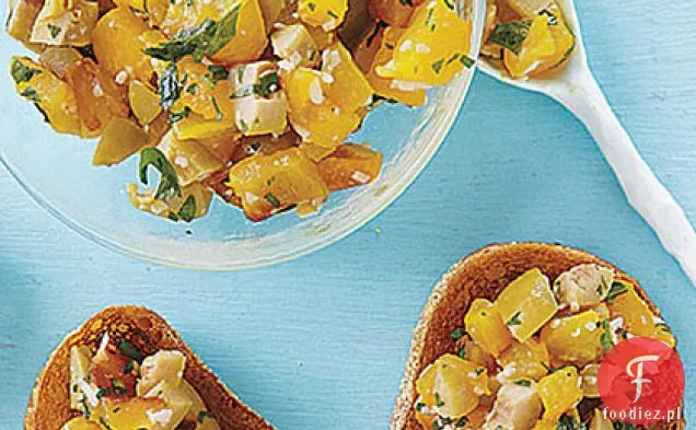 Pieczony pieprz, parmezan i oliwkowe Crostini