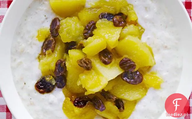 Kremowa owsianka jogurtowa z kompot jabłkowo-rodzynkowym