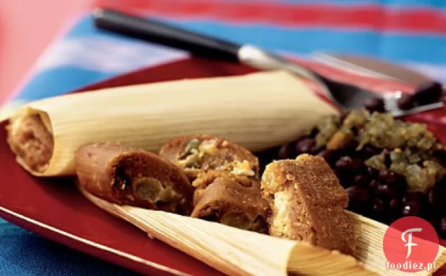 Kozi ser tamales z oliwkami i rodzynkami