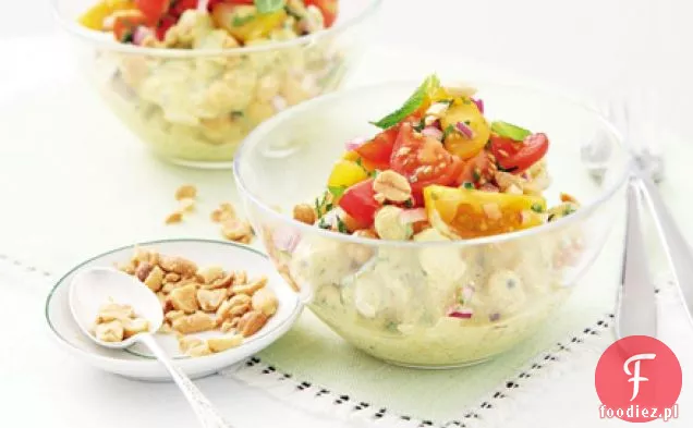 Sałatka z kurczakiem i ciecierzycą z sosem jogurtowym curry
