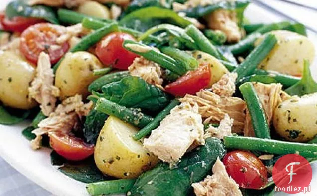 Ciepła sałatka z ziemniaków i tuńczyka z sosem pesto