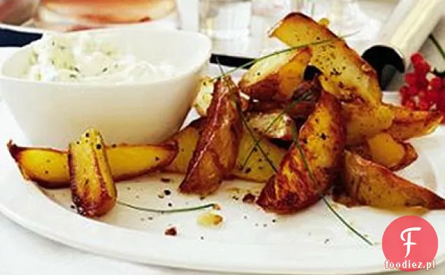 Chrupiące Skórki ziemniaczane z kremowym dipem szczypiorkowym