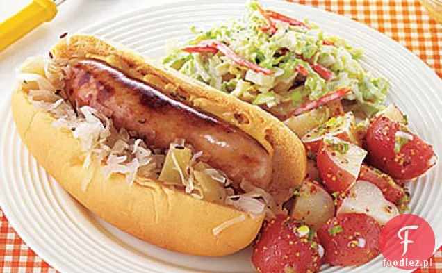 Bratwurst z kapustą kiszoną i jabłkami