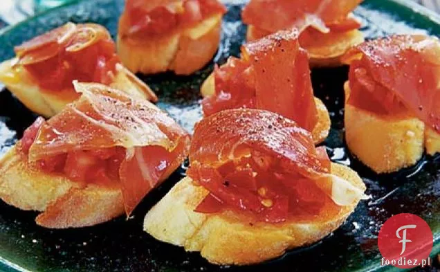 Hiszpański chleb pomidorowy z jamón Serrano