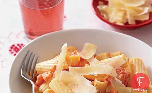 Rigatoni z grillowanymi pomidorami i śmietaną
