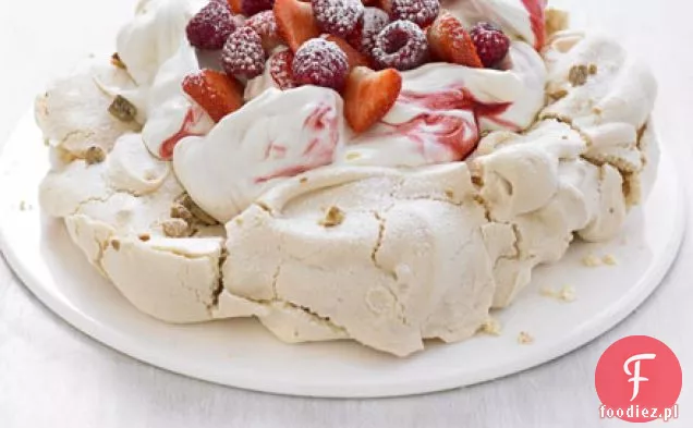 Migdałowa beza z letnimi jagodami