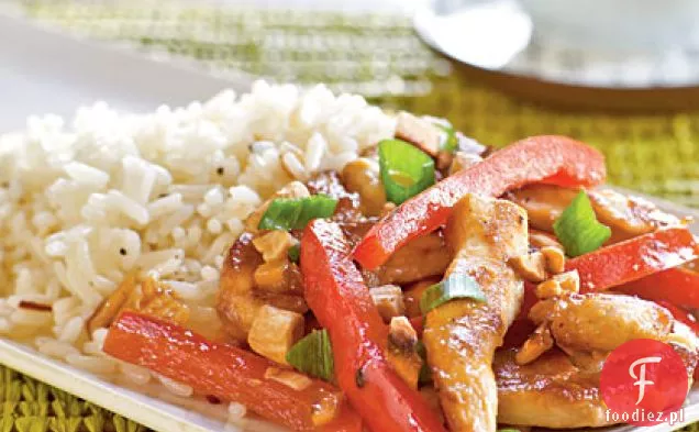 Kurczak, nerkowca i czerwona papryka Stir-Fry