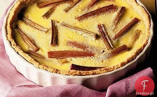 Tarta z kremem rabarbarowym