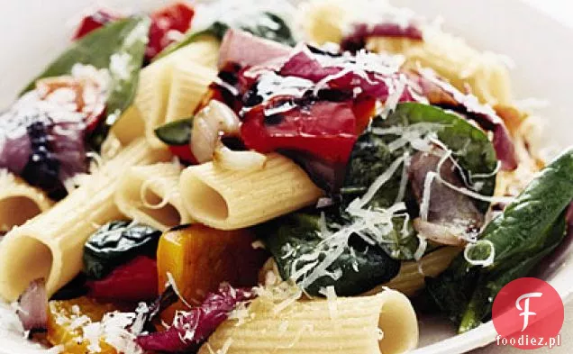Rigatoni z grillowaną papryką i cebulą
