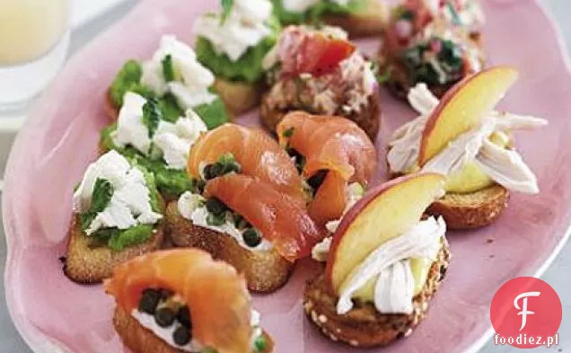 Klasyczne wędzone crostini z łososia