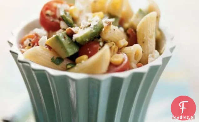 Penne z kukurydzą, pieczonym Poblanosem, awokado i pomidorem