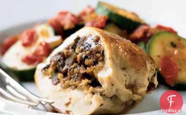 Piersi z kurczaka nadziewane włoską kiełbasą i bułką tartą