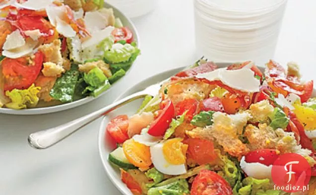 Panzanella z pomidorami i chrupiącą Prosciutto