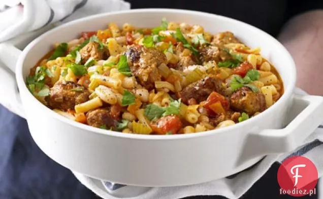 Gulasz z fasoli i makaronu z klopsikami