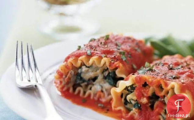 Roladki lasagne z pieczonym sosem z czerwonej papryki