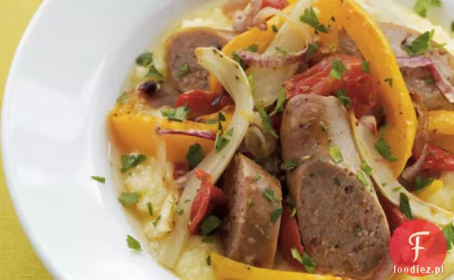 Pieczone warzywa i włoska kiełbasa z polentą