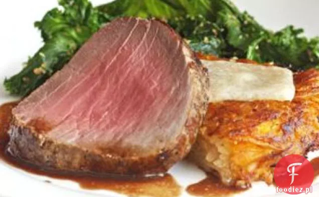 Pieczony filet wołowy z sosem szalotkowo-grzybowym