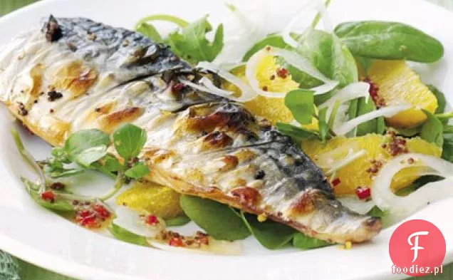 Grillowana makrela z sałatką z pomarańczy, chilli i rukoli